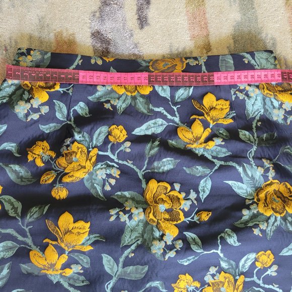 Jacquard Floral Print Pencil Skirt - Picture 4 of 7